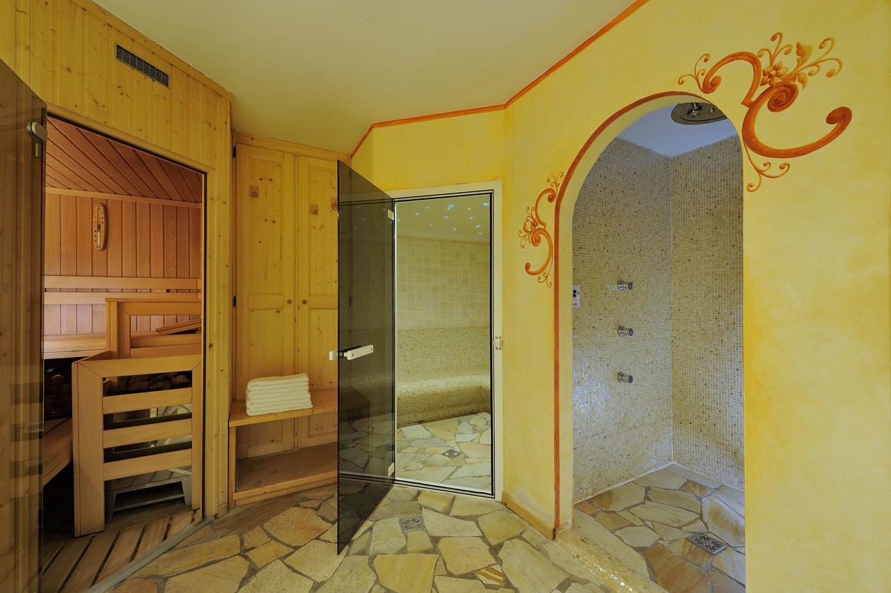 Chalet Dei Pini Aparthotel Мадона ди Кампильо Екстериор снимка