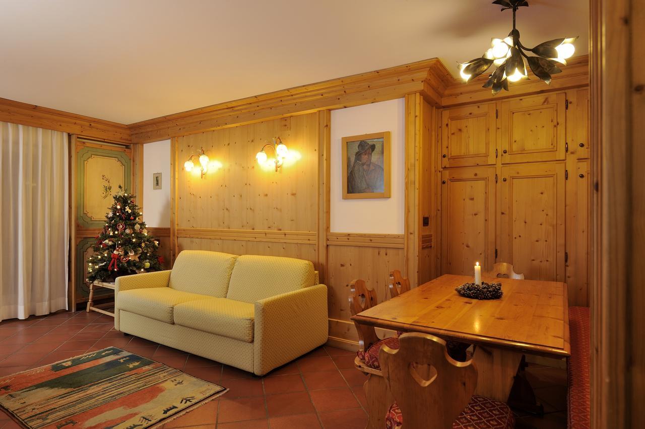 Chalet Dei Pini Aparthotel Мадона ди Кампильо Екстериор снимка