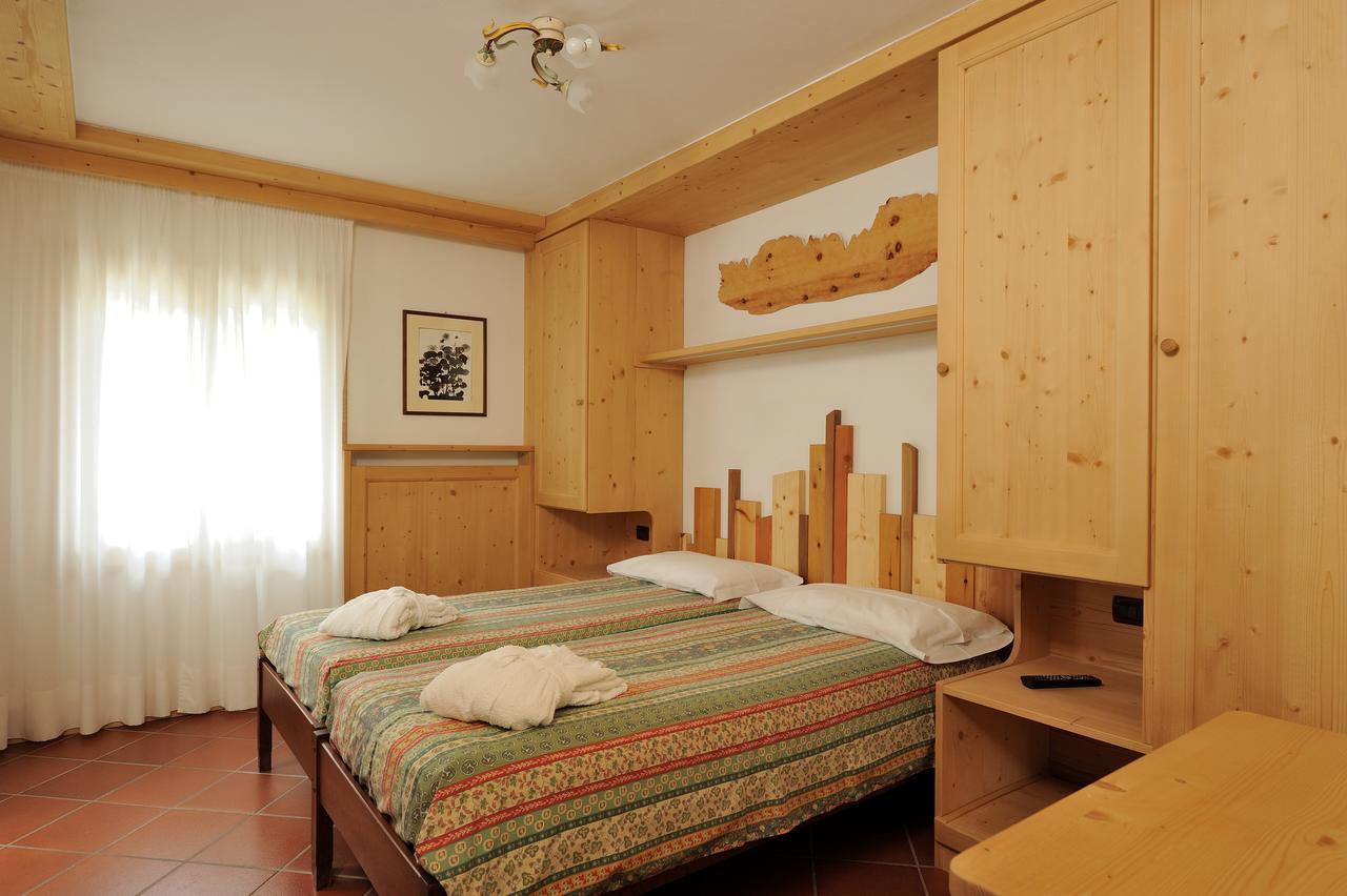 Chalet Dei Pini Aparthotel Мадона ди Кампильо Екстериор снимка