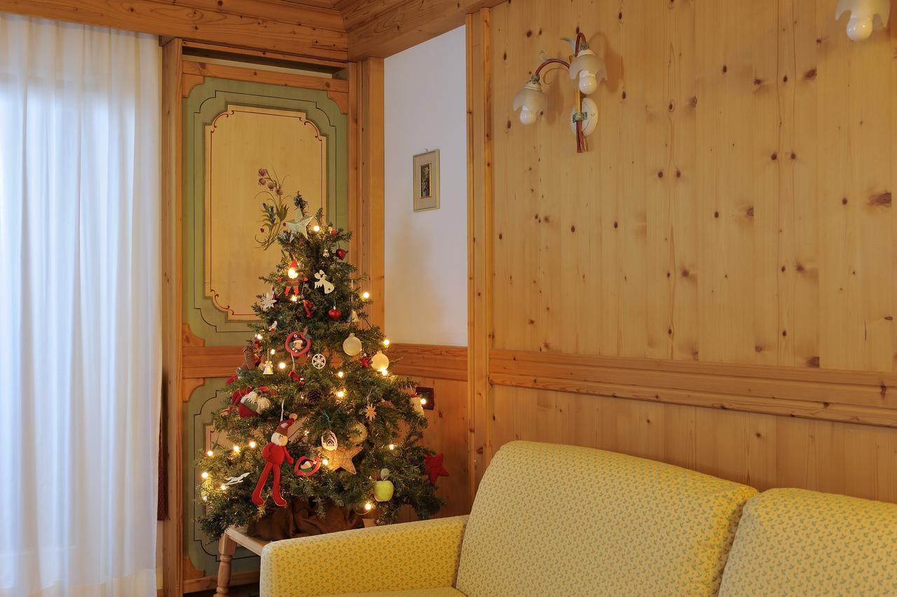 Chalet Dei Pini Aparthotel Мадона ди Кампильо Екстериор снимка