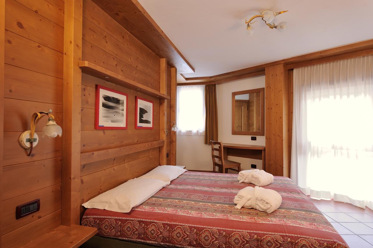 Chalet Dei Pini Aparthotel Мадона ди Кампильо Екстериор снимка