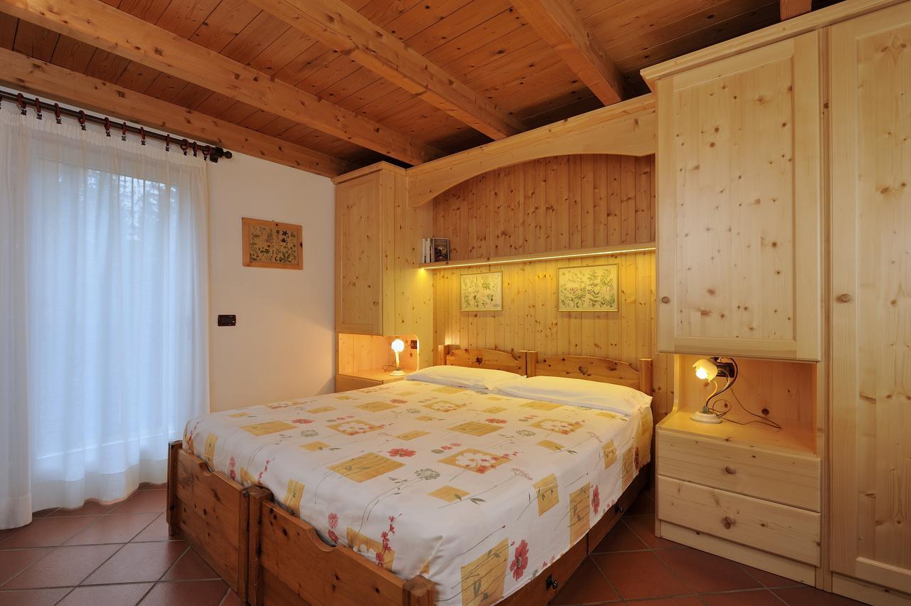 Chalet Dei Pini Aparthotel Мадона ди Кампильо Екстериор снимка