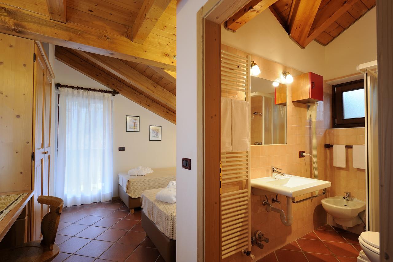 Chalet Dei Pini Aparthotel Мадона ди Кампильо Екстериор снимка