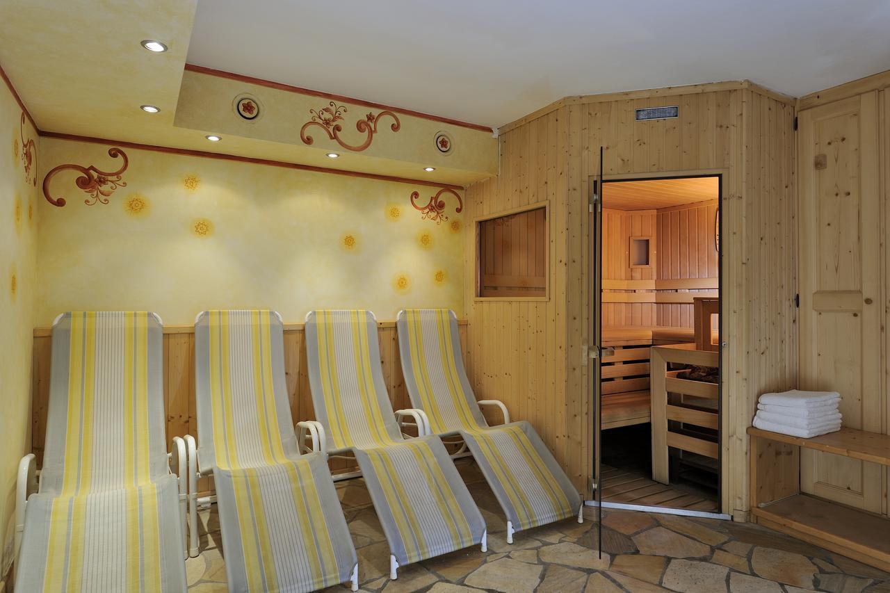 Chalet Dei Pini Aparthotel Мадона ди Кампильо Екстериор снимка