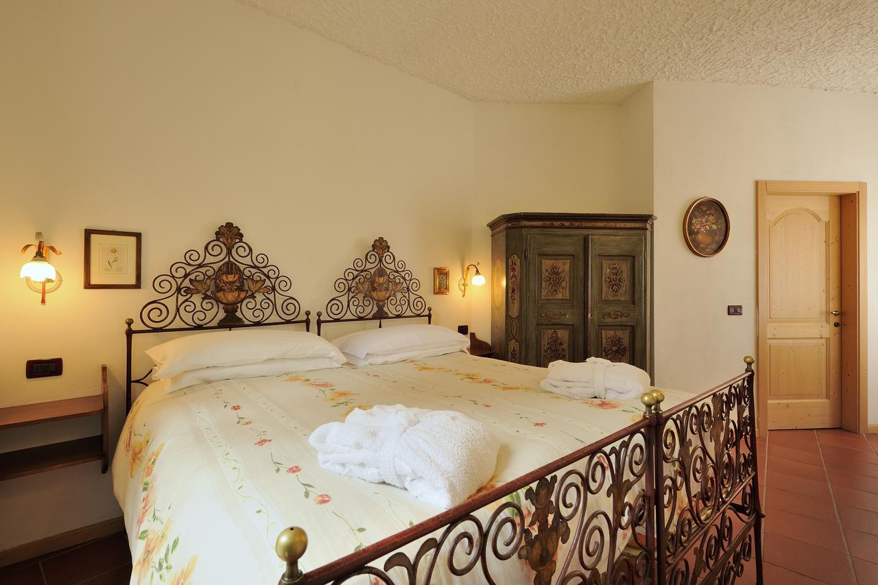 Chalet Dei Pini Aparthotel Мадона ди Кампильо Екстериор снимка