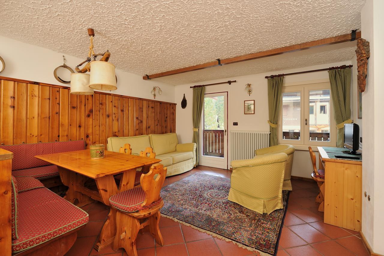 Chalet Dei Pini Aparthotel Мадона ди Кампильо Екстериор снимка